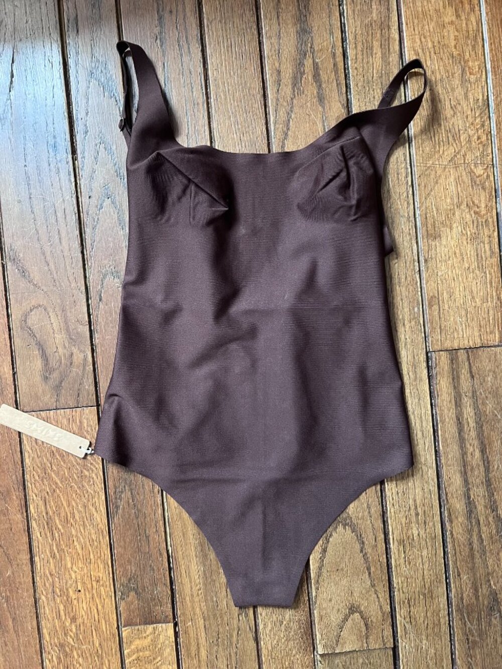 SKIMS Cocoa Skims Body Scoop Low Back Thong Bodysuit Brown Size Medium NWT